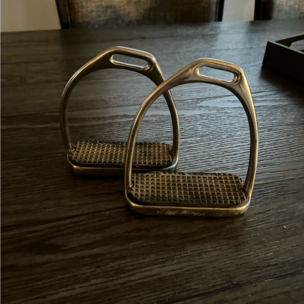 Off set stirrup irons